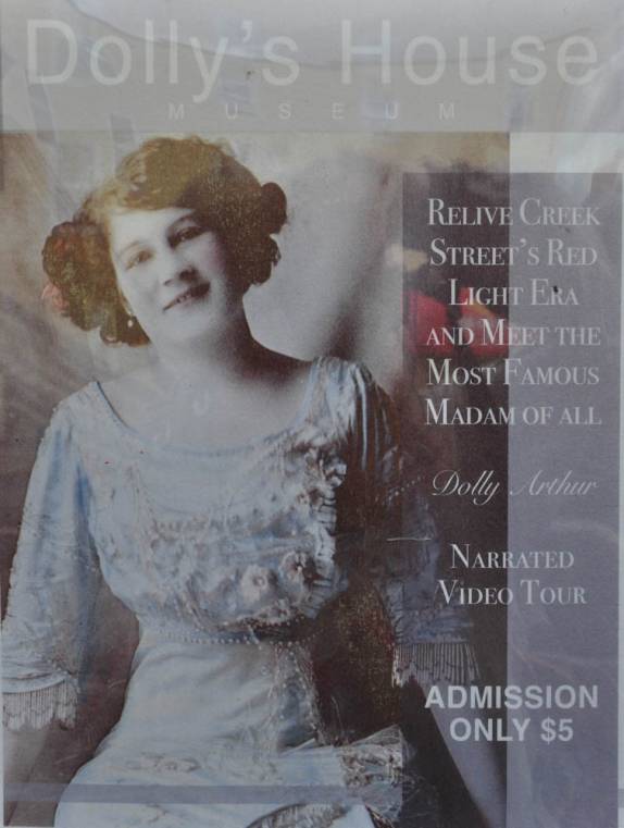 Dolly, uma das personagens mais conhecidas da histórica Creek Street, em Ketchikan, no sudeste do Alaska